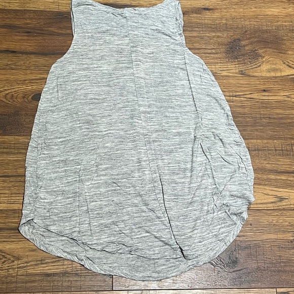 Bundle of 2 Old Navy Graphic Tank Top Size Xs - Picture 3 of 10